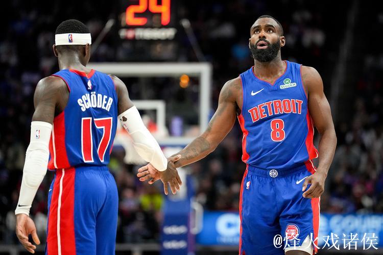 裁判无视哈达威背后推搡,申京补篮遭遇打扰 裁判无视哈达威背后推搡,申京补篮遭遇打扰